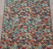 שטיחון מעוצב לבית – דגם זיגזגים צבעוניים